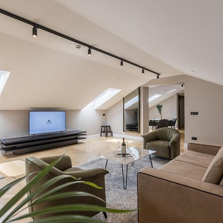 Cornaro Hotel Split Exterior photo Track lighting