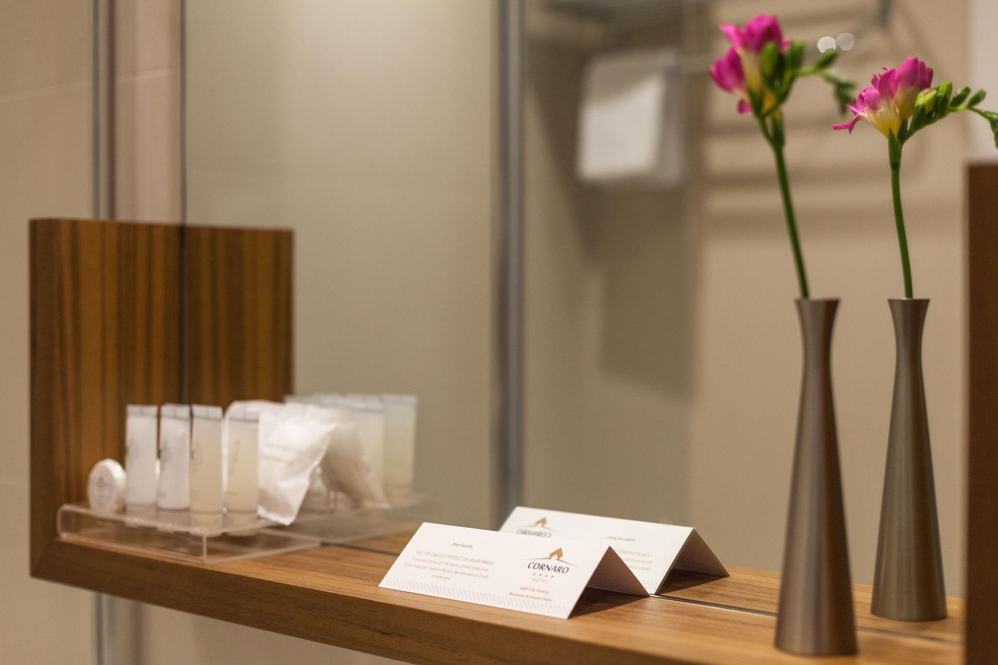 Cornaro Hotel Split Exterior photo A business card holder
