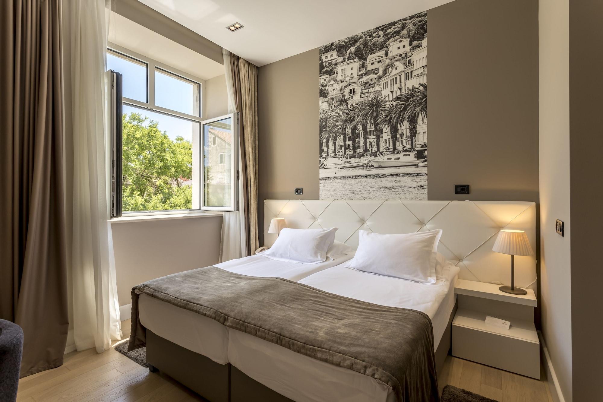 Cornaro Hotel Split Exterior photo Deluxe room