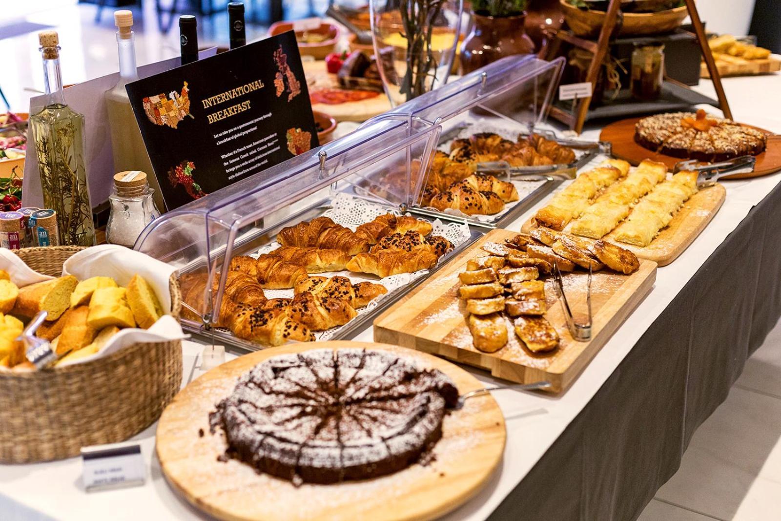 Cornaro Hotel Split Exterior photo A selection of pastries
