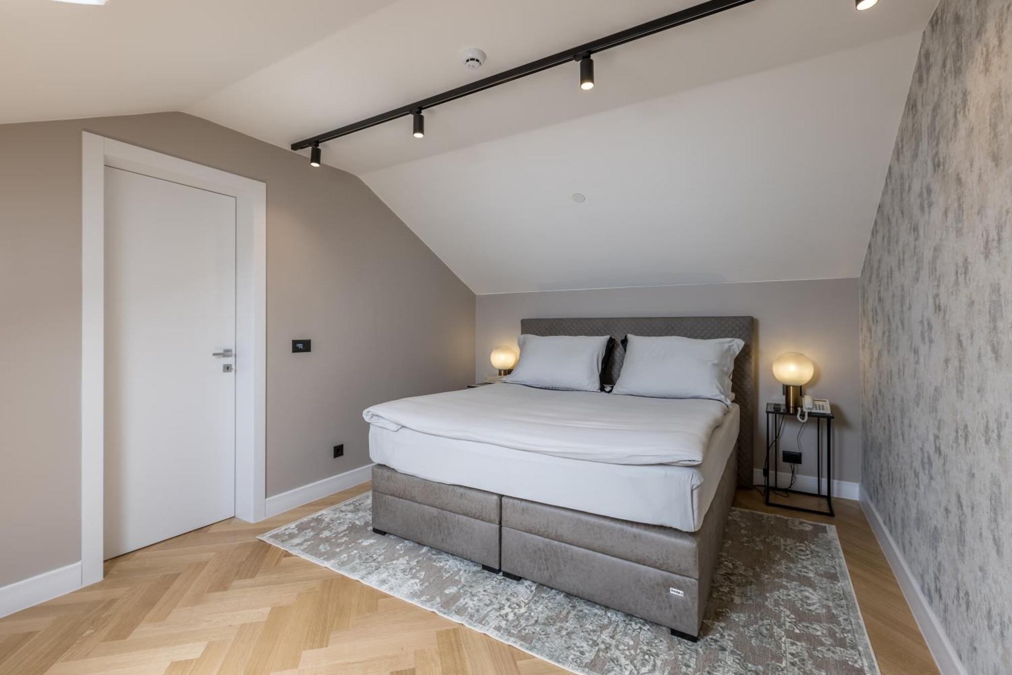 Cornaro Hotel Split Exterior photo Track lighting