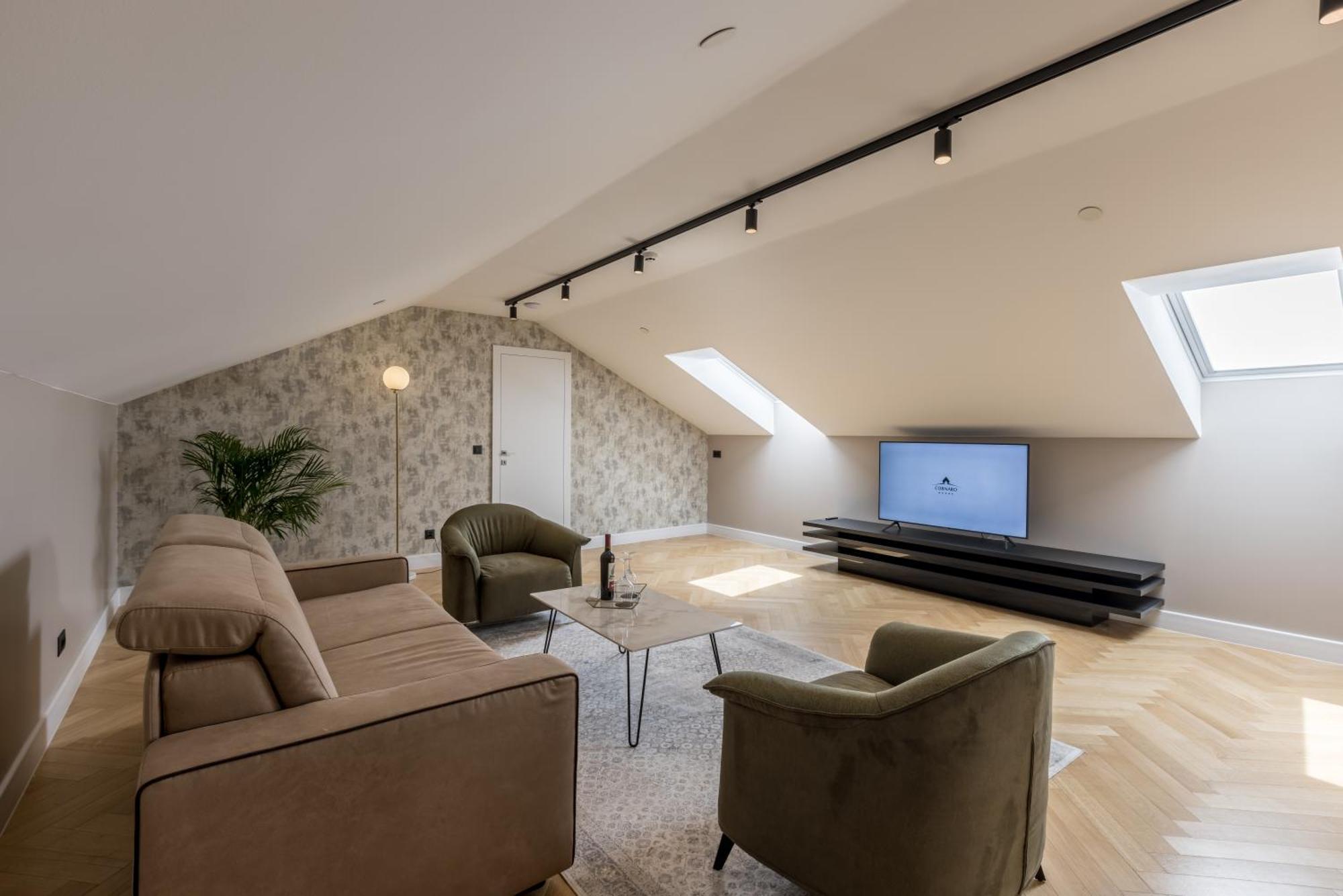 Cornaro Hotel Split Exterior photo Track lighting