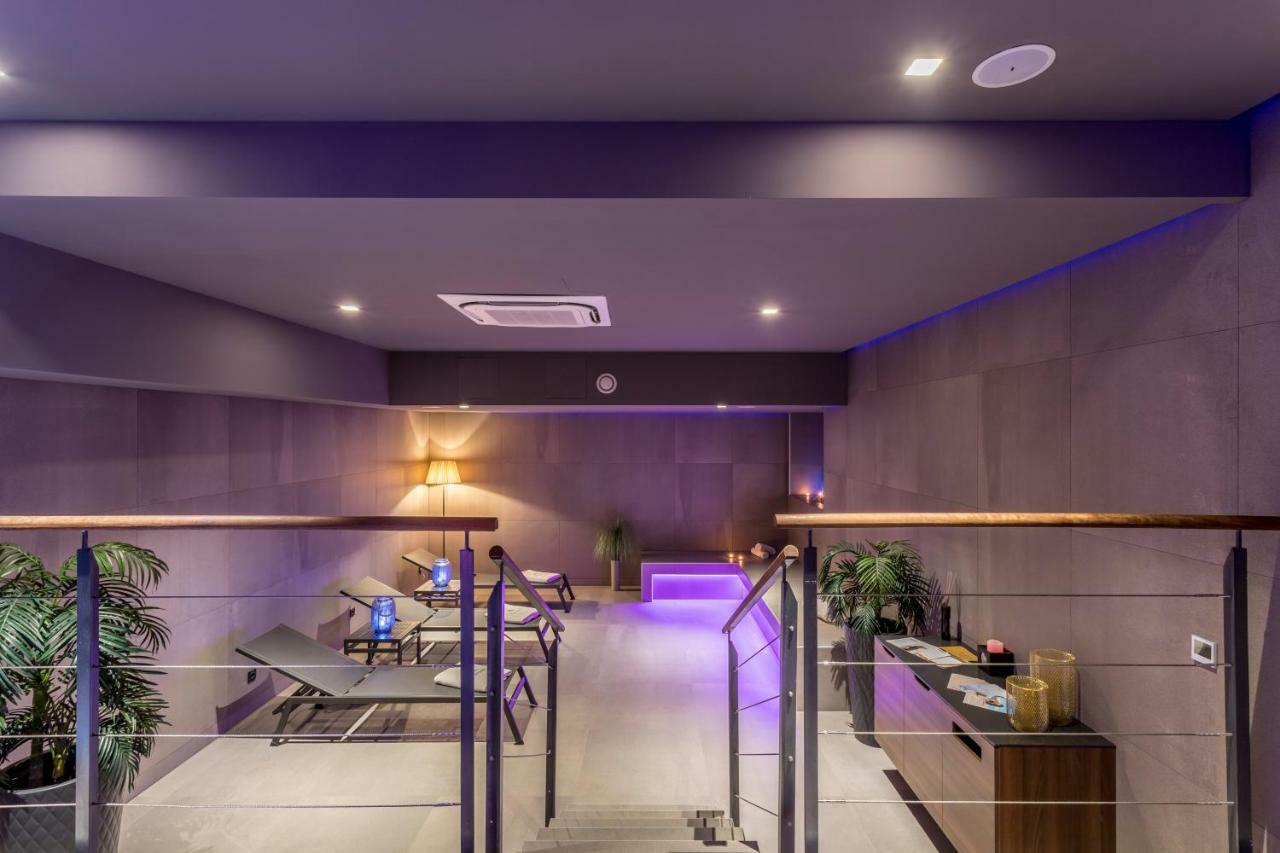 Cornaro Hotel Split Exterior photo The interior of a modern massage parlour in Hong Kong
